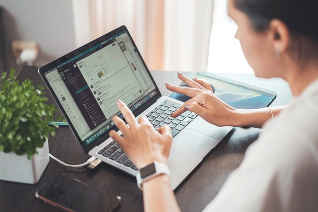 Comment Prendre du Recul au Travail : Techniques et Stratégies pour Gérer la Pression