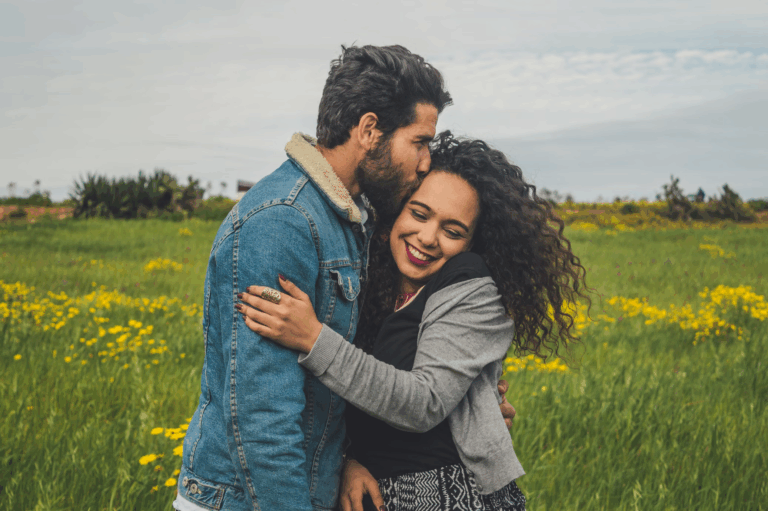 Comment savoir s'il m'aime ? 15 signes qui ne trompent pas