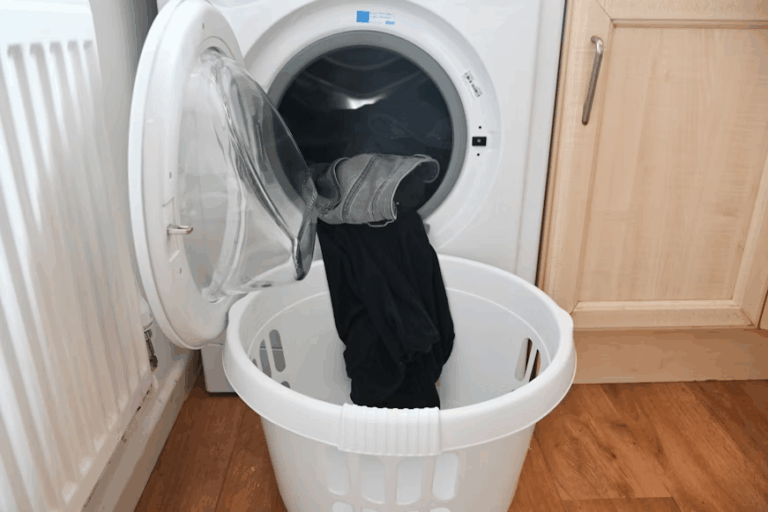 Comment enlever une tache sur un vêtement déjà lavé : astuces et solutions efficaces