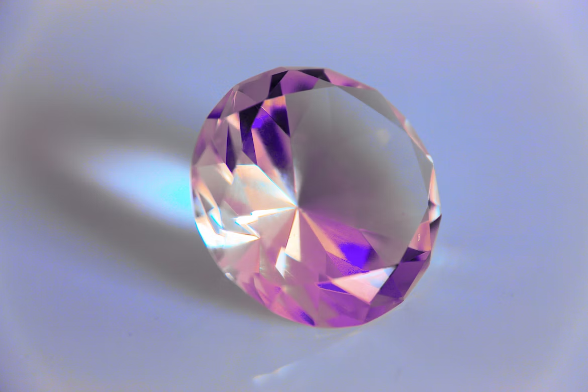 Comment choisir un diamant : taille, pureté, couleur et carat