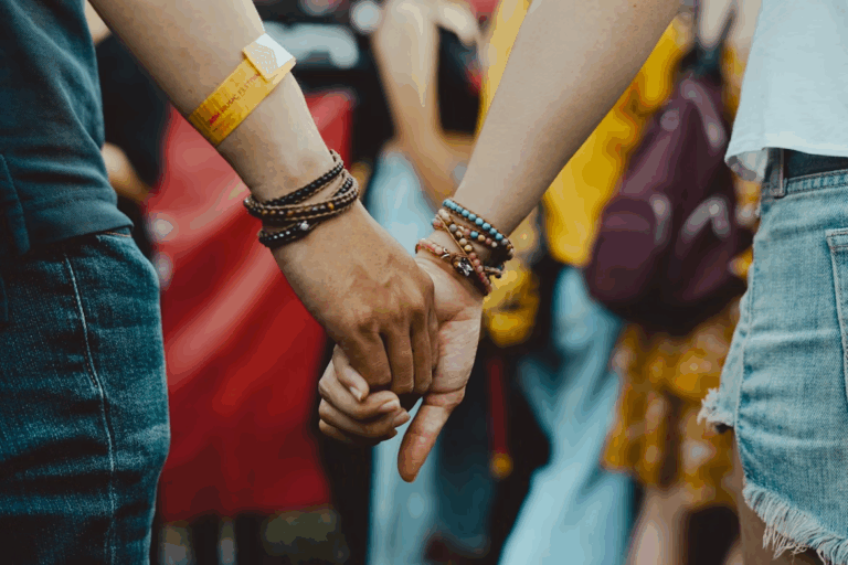 Comment attacher un bracelet brésilien seul ou à deux