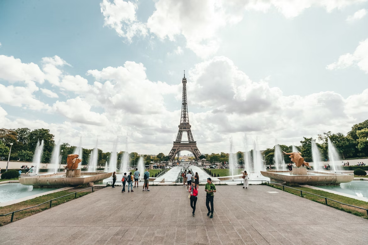 Comment visiter Paris avec un guide : profiter pleinement de la capitale