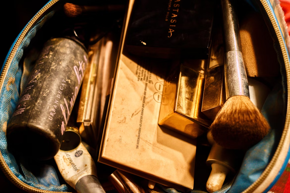 Comment Organiser sa Trousse de Maquillage : Guide Complet 2025