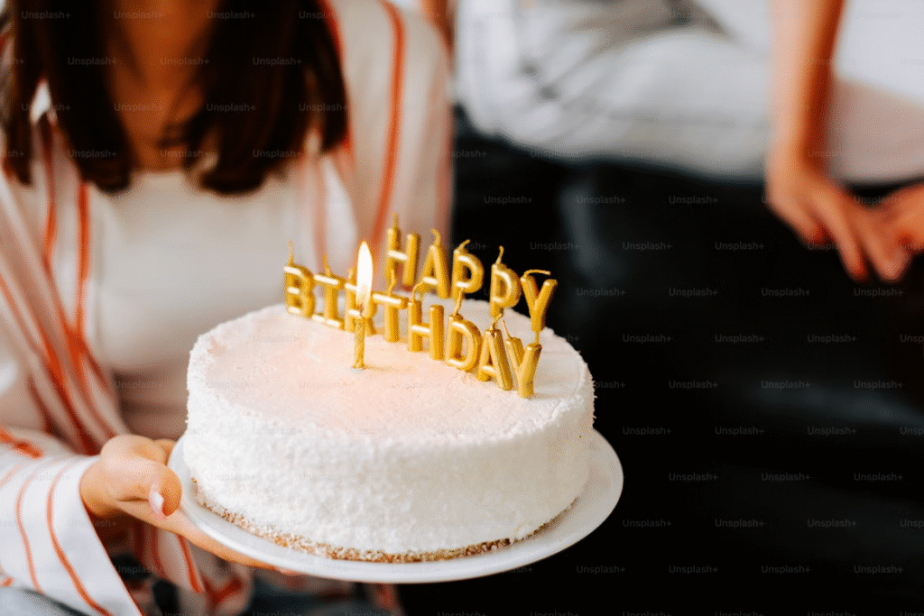 Comment Souhaiter Joyeux Anniversaire : Le Guide Complet pour des Messages Mémorables et Touchants