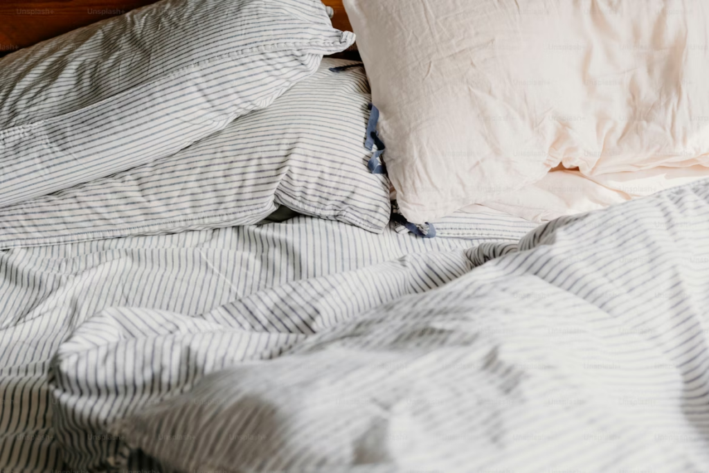 Comment nettoyer les taches sur un matelas : le guide simple et efficace pour retrouver un lit propre