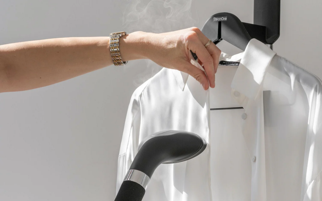 Comment enlever les plis sans sortir la planche à repasser