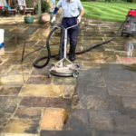 Comment nettoyer une terrasse sans y passer des heures