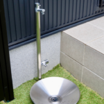 Comment poser un receveur de douche sur dalle béton : le guide technique complet pour une installation durable et étanche