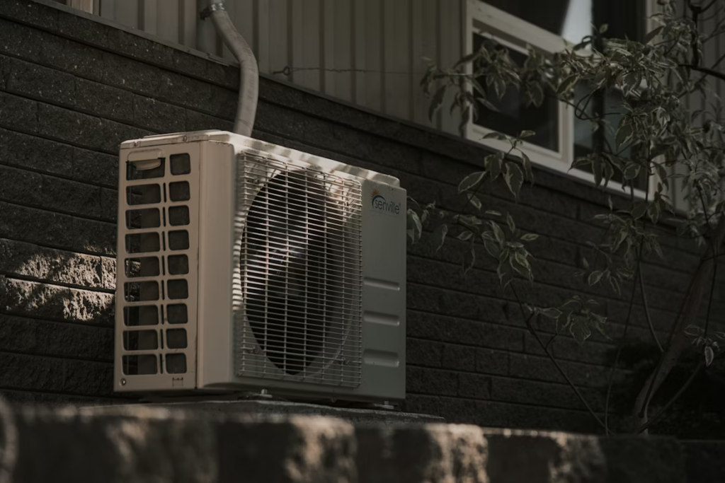 Comment recharger une clim maison : ce qu'il faut savoir avant d'appeler un pro