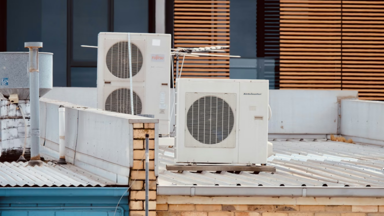 Comment recharger une clim maison : ce qu'il faut savoir avant d'appeler un pro