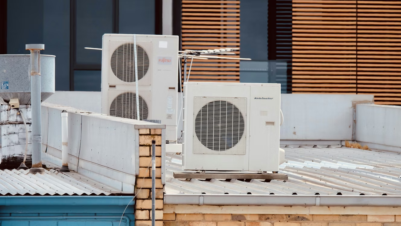 Comment recharger une clim maison : ce qu'il faut savoir avant d'appeler un pro