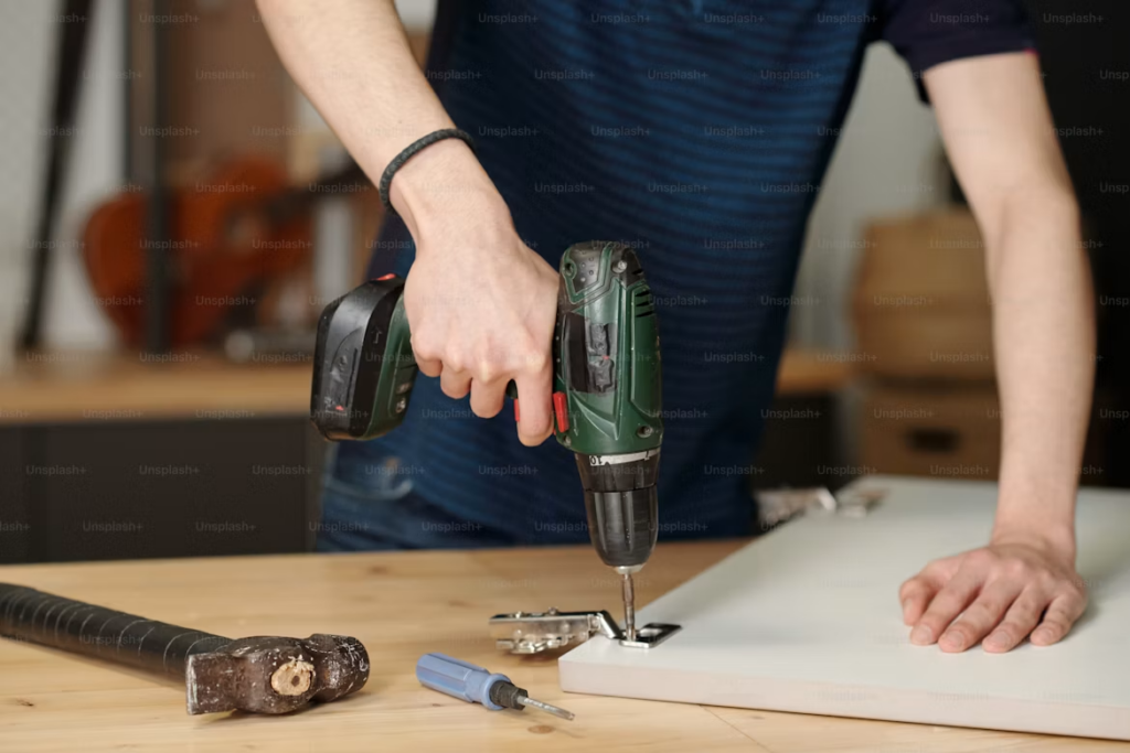 Comment choisir sa première perceuse-visseuse quand on débute